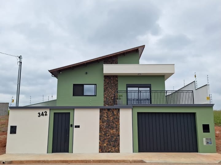 Casa meia-água com sacada caixote, obra concluída